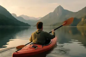 Giro in canoa sul lago del Flumendosa: il tranquillo fascino dell’acqua tra montagne e leggende